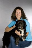 Frau Kempf mit Therapiehund Nelly